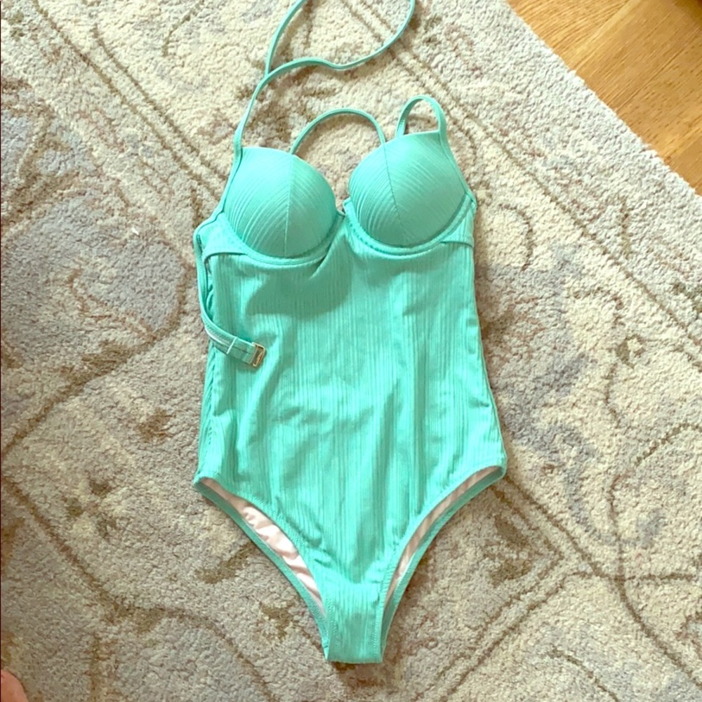 Shade and shore one piece- nwot 32b